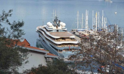 Mega yat Flying Fox Fethiyeye demir attı