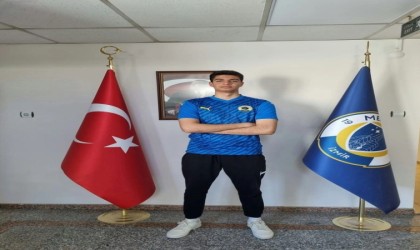 Menemen FK, genç kalecisini profesyonel yaptı