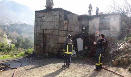 Metruk bina çıkan yangında kullanılamaz hale geldi