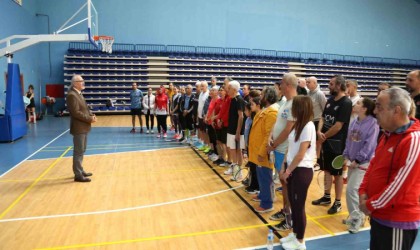 MEÜ, Cumhuriyetin 100. Yılı Veteranlar Badminton Turnuvası düzenledi