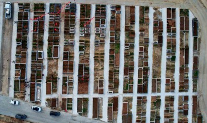 Mezarlıklarda gözyaşları sel oldu