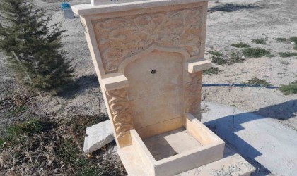 Mezarlıktaki çeşmelerin musluklarını çaldılar