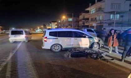 Motosikletle hafif ticari araç çarpıştı: 1 yaralı