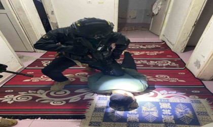 Öcalanın posterini köprüye asanlar gözaltına alındı