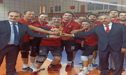 Öğretmenler yarıştı kupalarını aldı