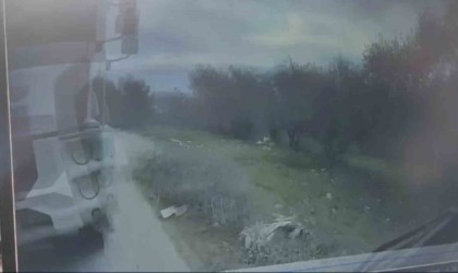 Otobüs şoförünün manevrası faciayı önledi, o anlar kamerada