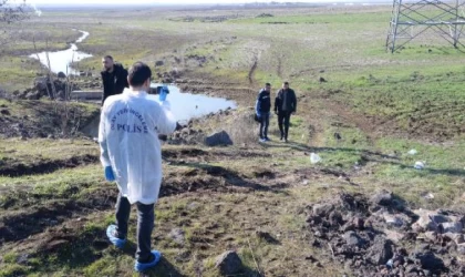 Otomobilini yol kenarına park edip kız arkadaşını vurduktan sonra intihar etti