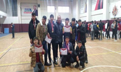 Özalpli öğrenci bilek güreşinde il birincisi oldu