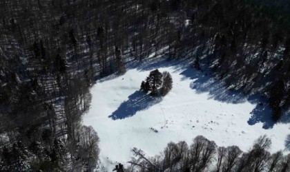(Özel) Uludağın ayak basılmayan karla kaplı yayları böyle görüntülendi