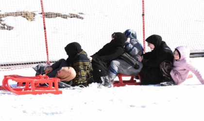 Palandökende yediden yetmişe kayak coşkusu