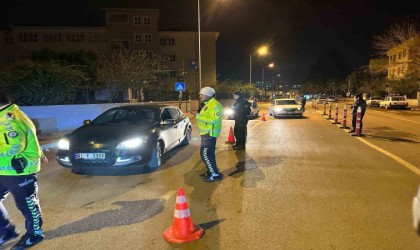 Polis aranan şahısları denetimlerde yakaladı