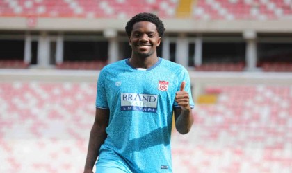 Queensy Menig, Sivasspora imzayı attı