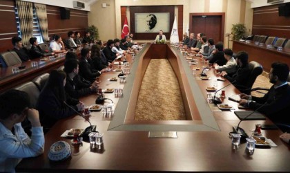 Rektör Kırışık Türk dünyasından öğrencilerle buluştu