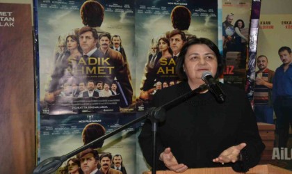 Sadık Ahmetin eşi Işık Ahmet ve ailesi, filmin sonunda gözyaşlarına hakim olamadı