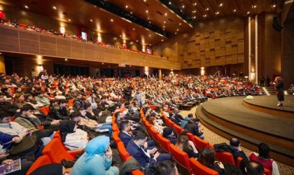 Şahin, deprem zirvesinde deprem anma ve eğitim müzesi projesini anlattı