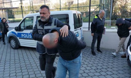 Samsunda sokak ortasında bir kişiyi bıçakla ağır yaralayan 2 kişi yakalandı