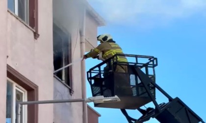 Şarjda bırakılan cep telefonu yangına sebep oldu