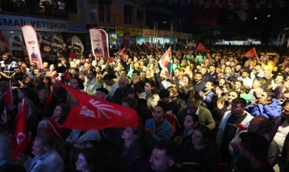 Seferihisarda seçim ofisi açılışı mitinge dönüştü