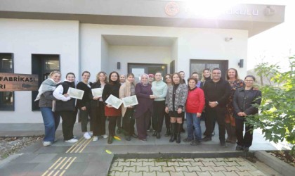 Selçukta kursiyerler sertifikalarını Başkan Sengelden aldı