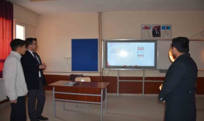 Selendide ikinci yarıyıl bayrak töreni ile başladı