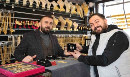 Sevgililer Gününde imitasyon ürünlere yoğun ilgi