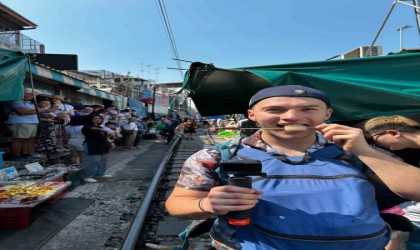 Simavlı genç zeybek oynayarak dünyayı geziyor