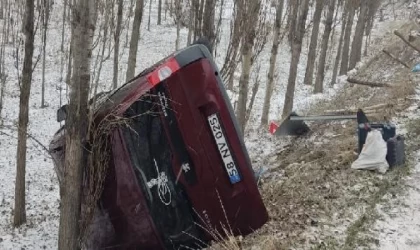 Sivas’ta hafif ticari araç devrildi; 6 yaralı