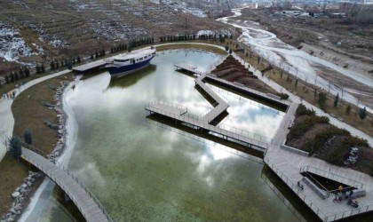 Suni gölet şehirde denizi aratmıyor: Vatandaşlardan yoğun ilgi görüyor