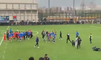 Süper Amatör Kümeye yükselme maçında saha boks ringine döndü