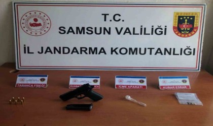 Şüpheli araçta uyuşturucu ve ruhsatsız silah ele geçirildi