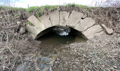 Tarihi köprü yıllara meydan okuyor