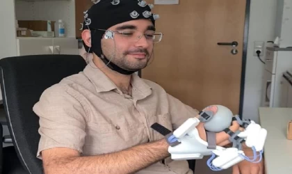 Tıp öğrencisinin ürettiği giyilebilir mobil el dış iskeleti, kısmi felçlilerin hayat kalitesini artıracak