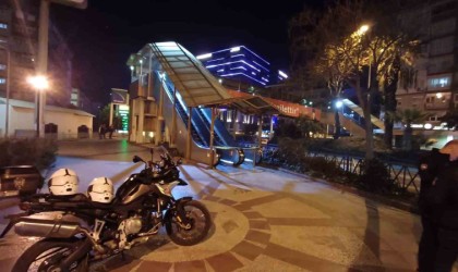 Üst geçitteki şüpheli paket ekipleri alarma geçirdi