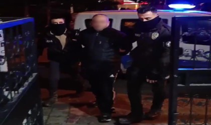 Uyuşturucu satmaktan 15 yıl 8 ay hapis cezası olan hükümlü bekçiden kaçamadı