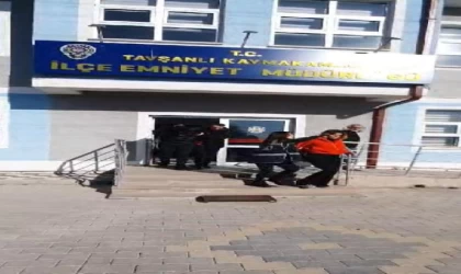 Uyuşturucu ve sahte parayla yakalanan 2 şüpheli tutuklandı