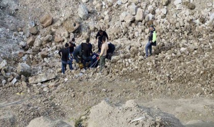 Üzerine kaya devrilen şahıs yaralandı