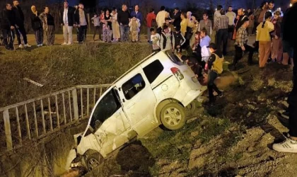 Vali söz verdi, kaza sonrası yolu kapatan mahalleli eylemi sonlandırdı