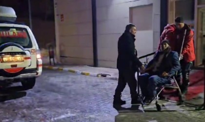 Vanda göğüs ağrısı olan hastaya kar ambulansıyla ulaşıldı