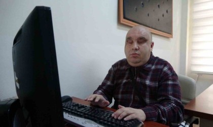 Yabancı masallardaki yanlışı düzeltmek için görmeyen gözleriyle masal kitabı yazdı