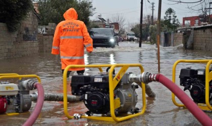 Yağmur sularının yuttuğu mahallede su seviyesi yarıya düştü