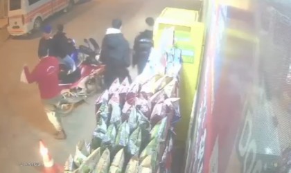 Yanlışlıkla gaza bastı, arkadaşı motosikletten düştü