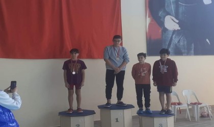 Yüzme sporunda Sarıgölün gururu oldu