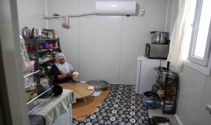 18 yıl sonra ev sahibi olan depremzede, 4 ay içinde kaldıktan sonra Ramazan ayını konteyner kentte geçiriyor