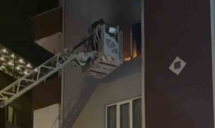 7 katlı apartmanda yangın: Daire alevlere teslim oldu