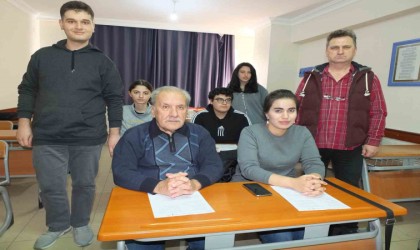 73 yaşında üniversite sınavlarına hazırlanıyor