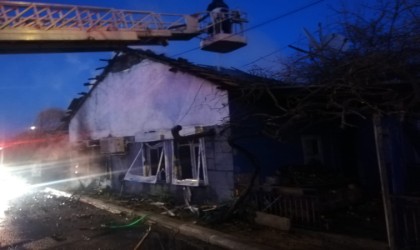 Antalyada alev alev yanan gecekondu küle döndü