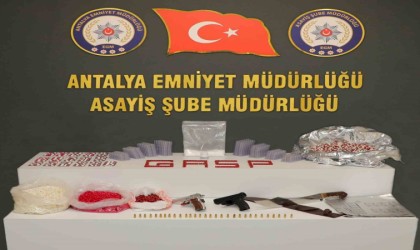 Antalyada aranan 218 şüpheli tutuklandı