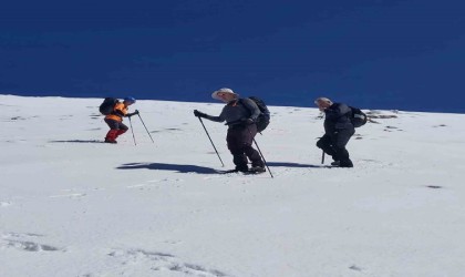 Aydınlı dağcılar, Egenin en yüksek zirvesine tırmandı