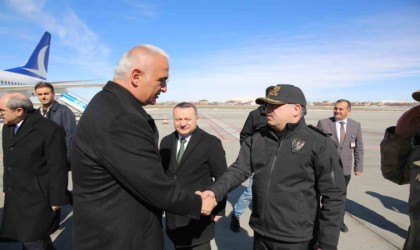 Bakan Ersoy Vana geldi