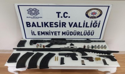 Balıkesirde cephanelik gibi evi polis bastı